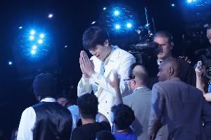 杨瀚森：没想过16顺位能被选上&当时还在犯迷糊 走下来时确实腿软
